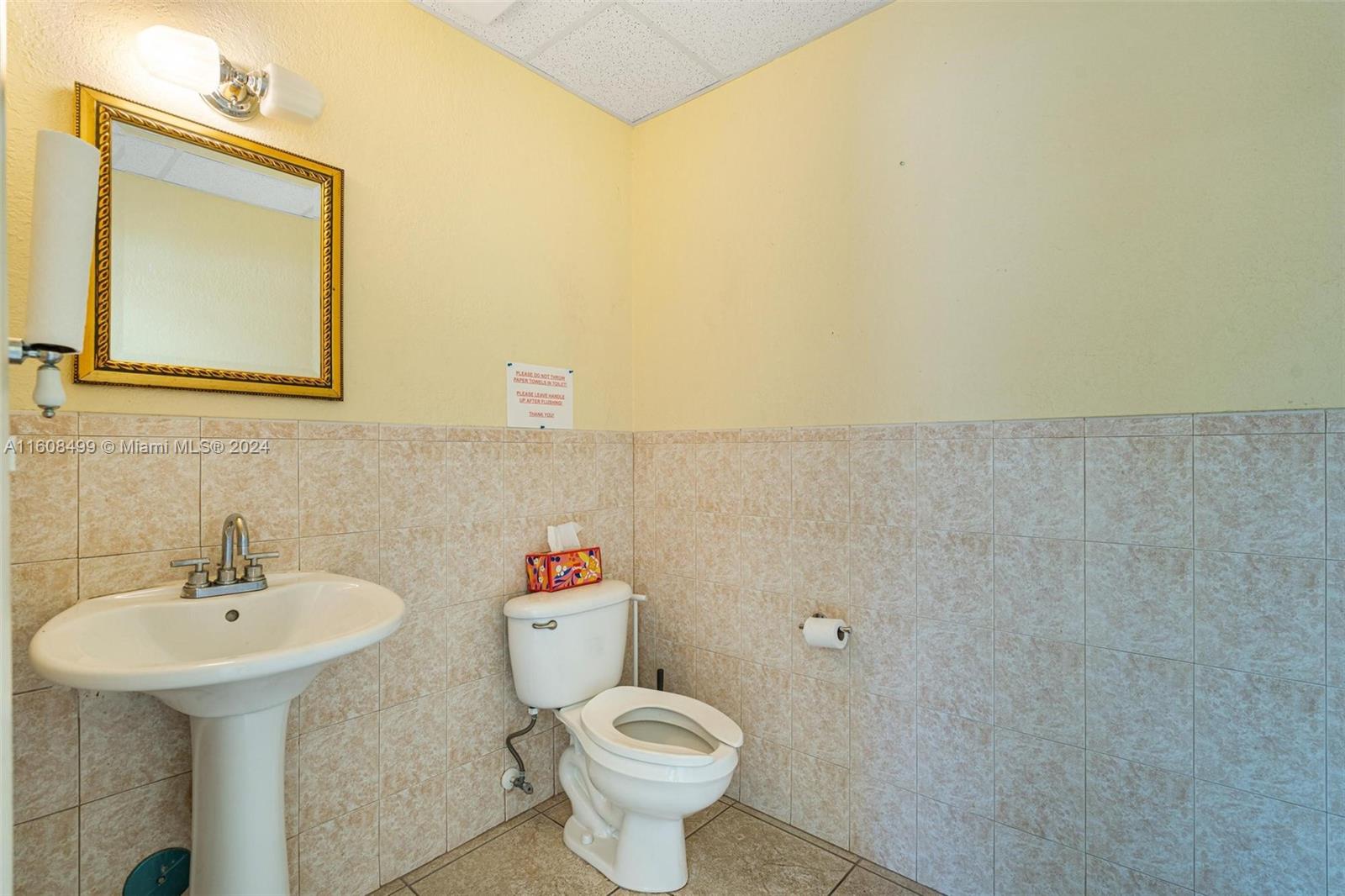 4700 W Prospect Rd Property Photo 17
