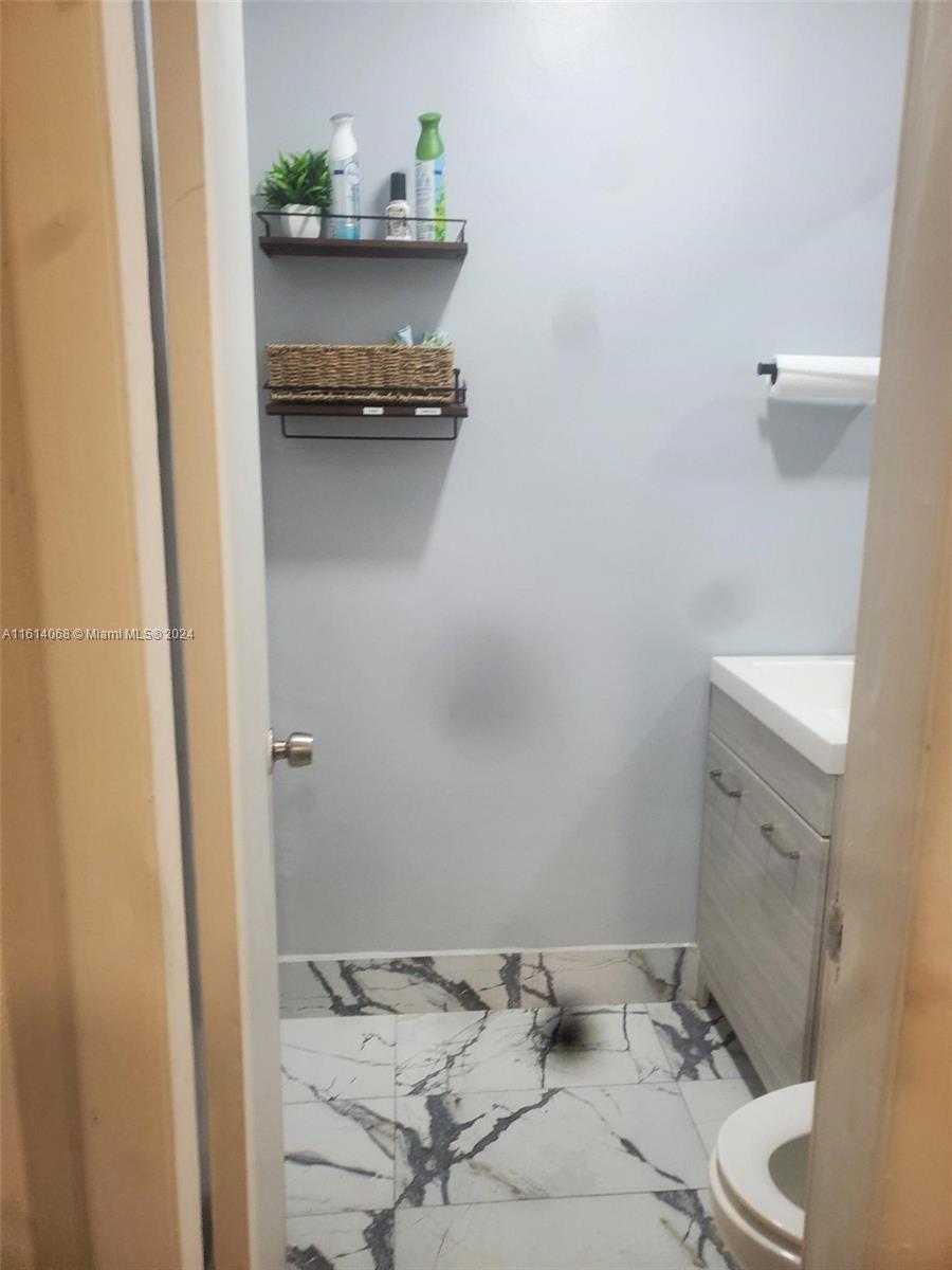 800 Nw 54th Street Property Photo 8