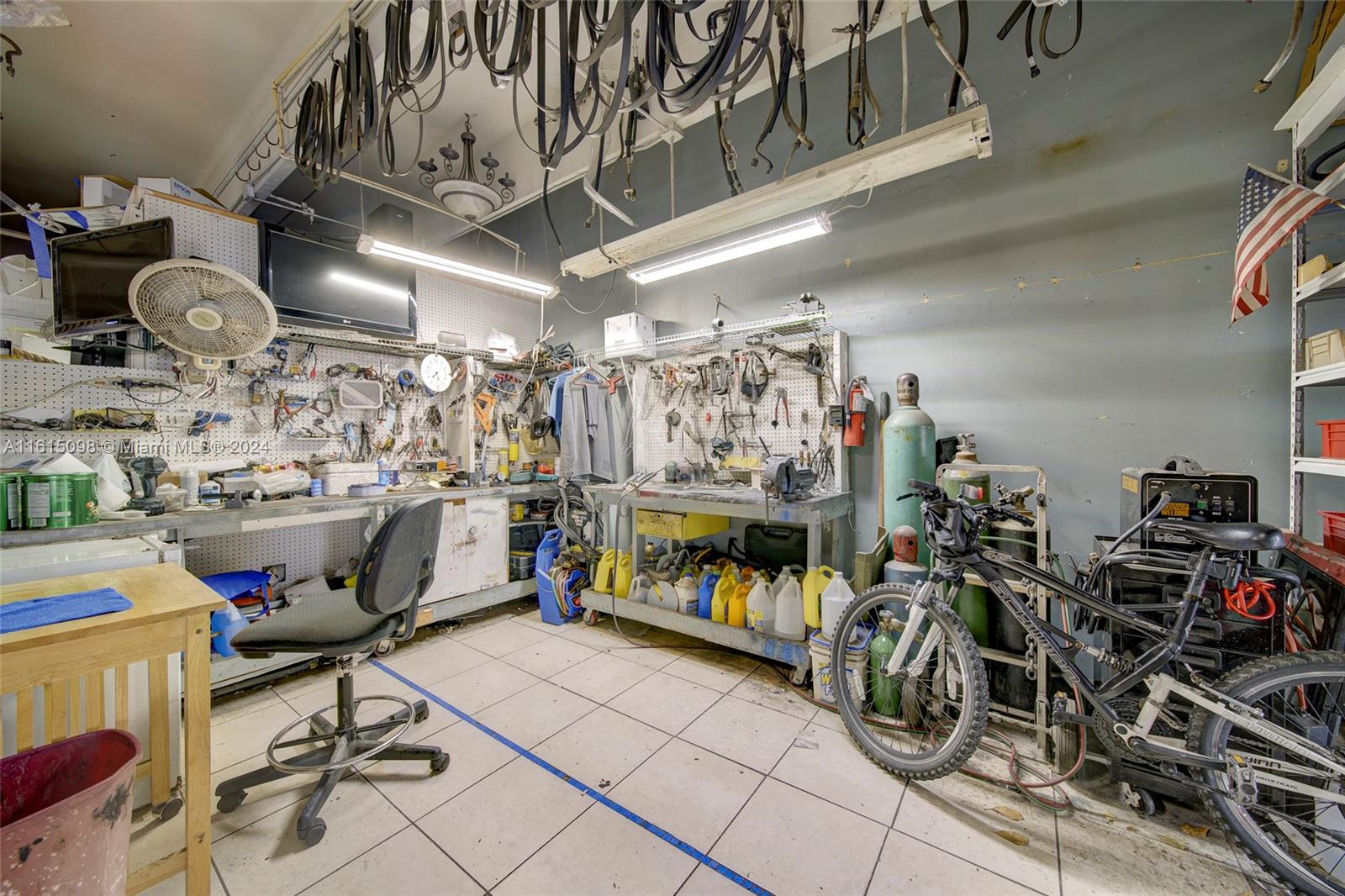 Established Automotive AC Repair Business in Miami Property Photo 1