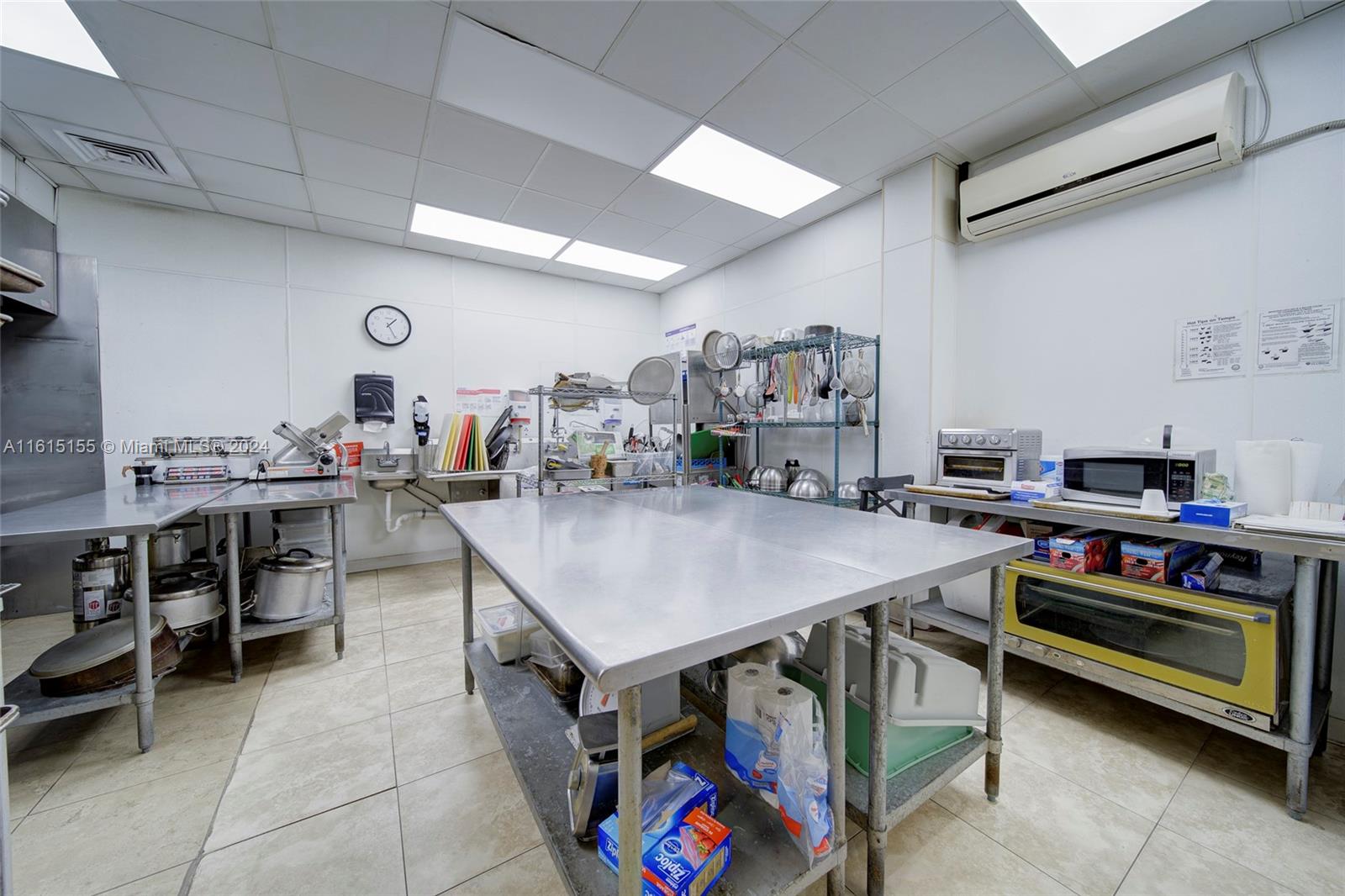 Commercial Kitchen For Lease On 8th Street Property Photo 2