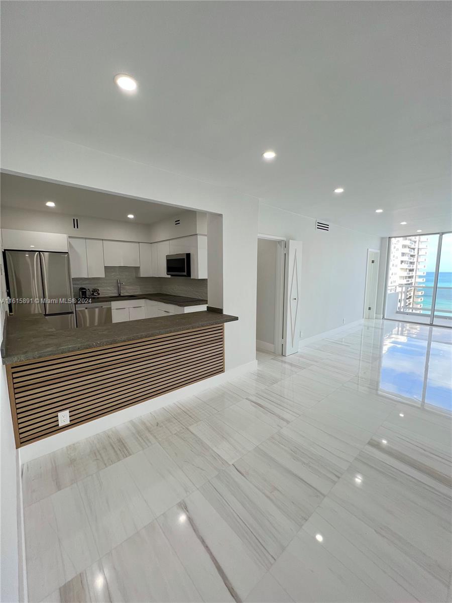 5700 Collins Ave 16b Property Photo 7