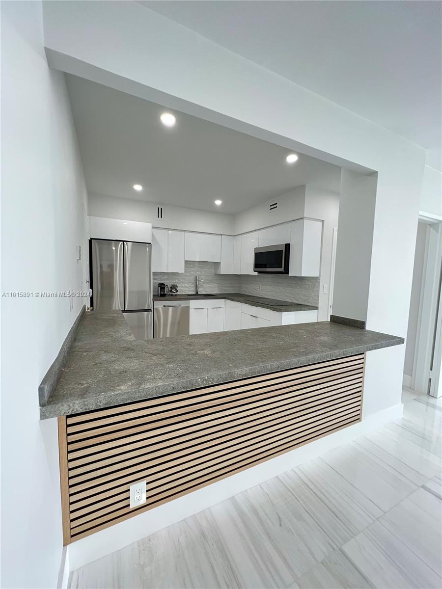 5700 Collins Ave 16b Property Photo 8