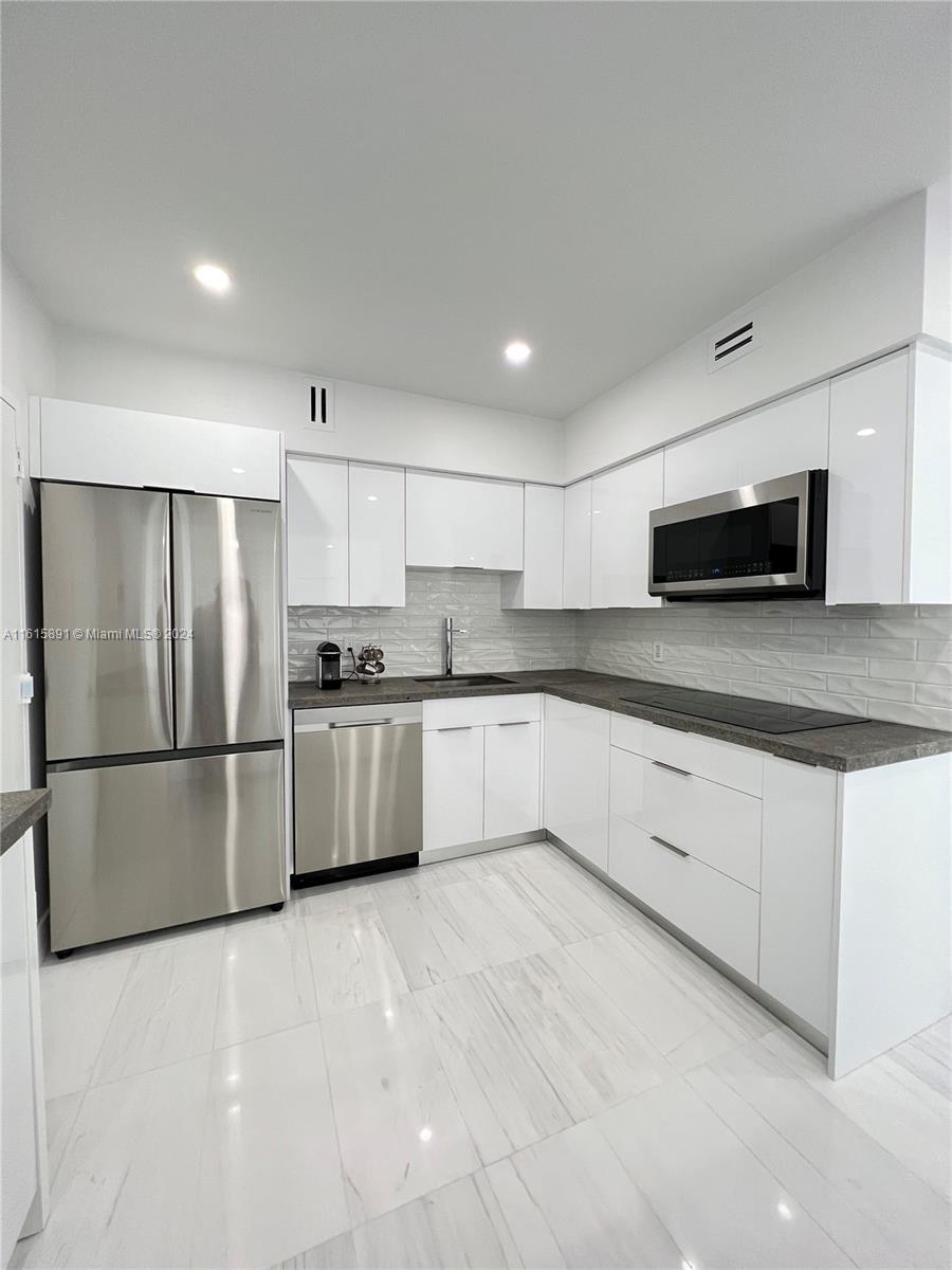 5700 Collins Ave 16b Property Photo 9