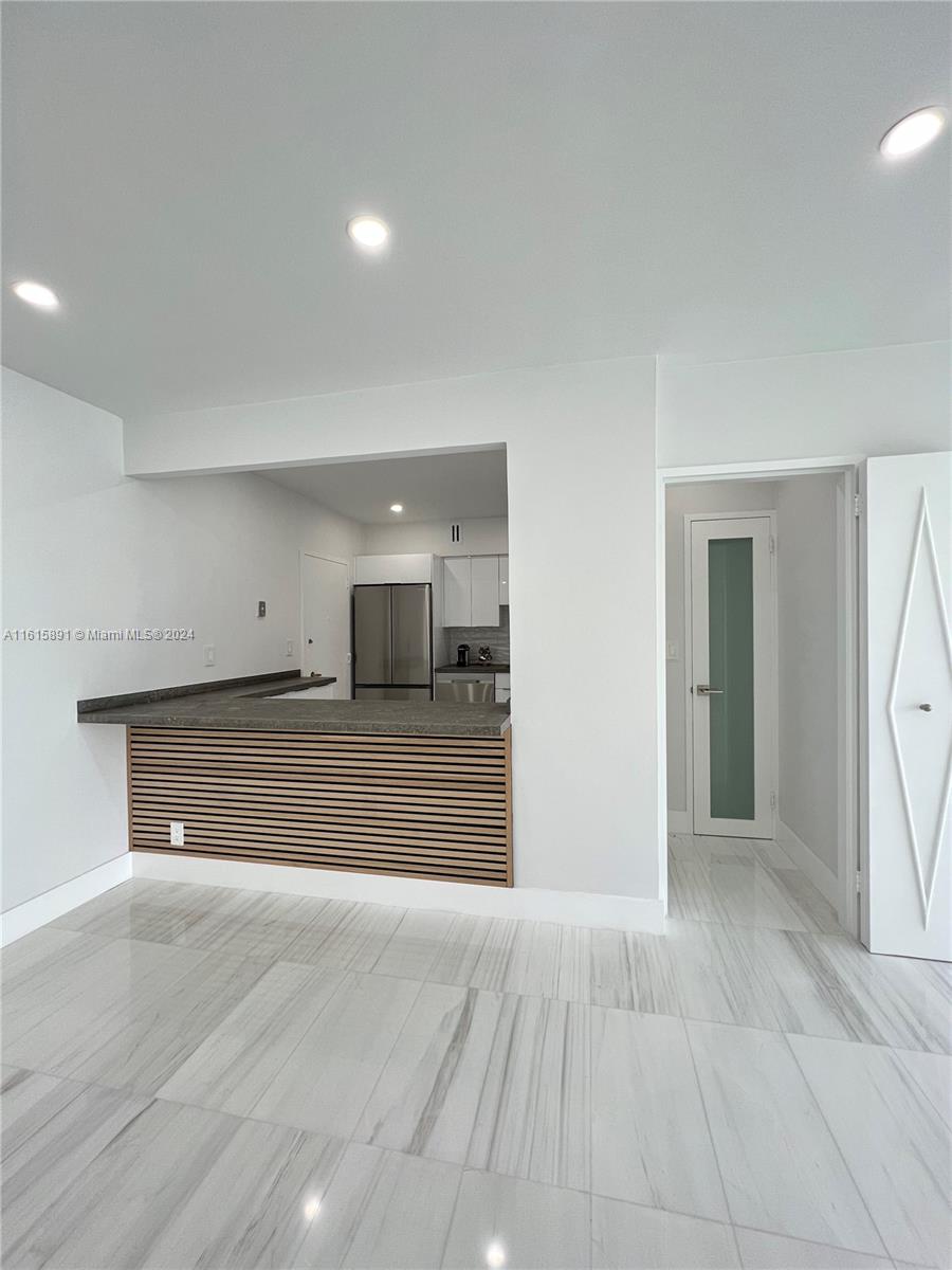 5700 Collins Ave 16b Property Photo 10