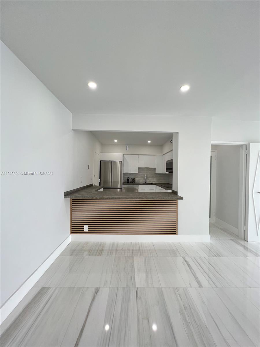 5700 Collins Ave 16b Property Photo 11