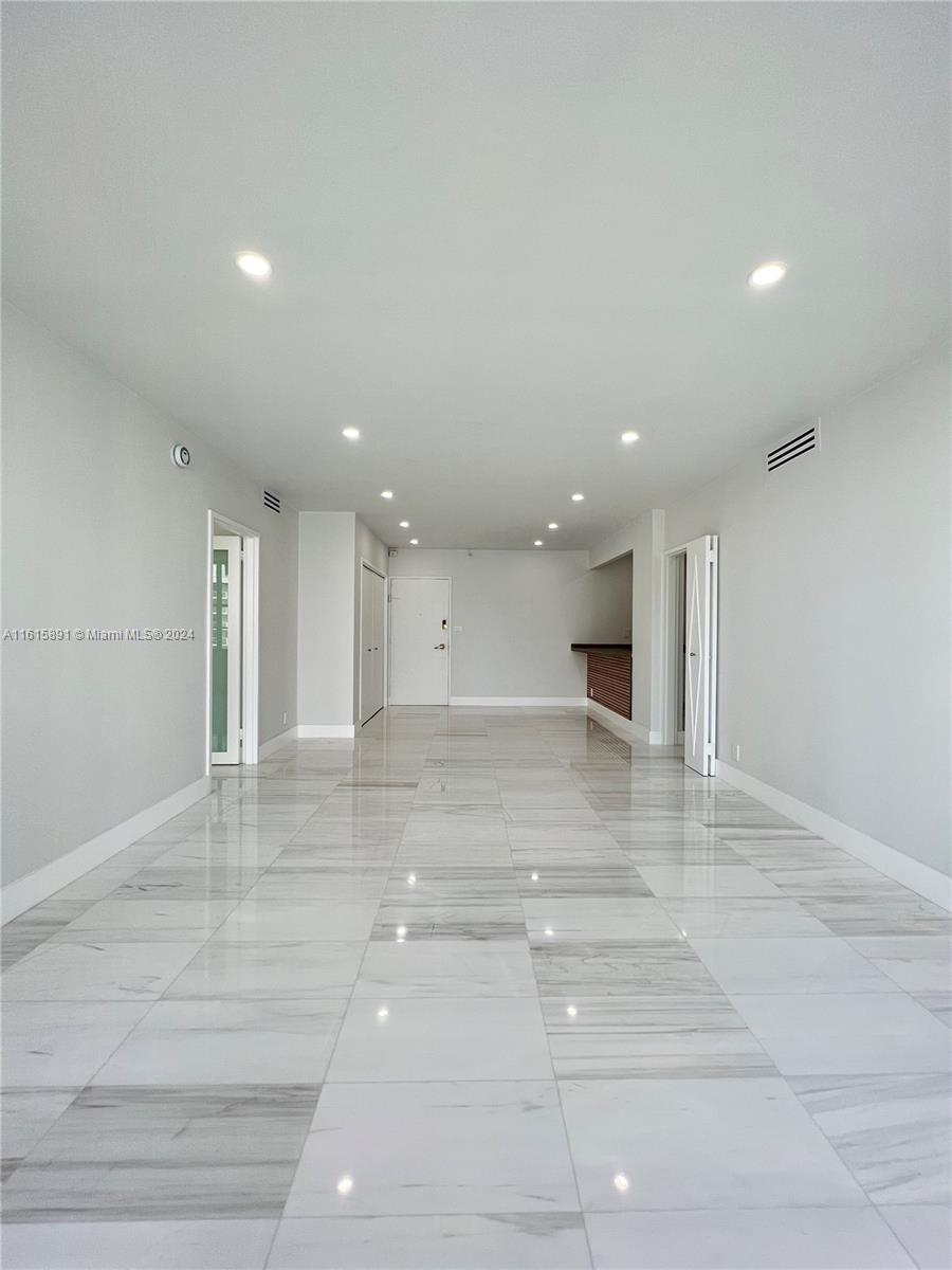 5700 Collins Ave 16b Property Photo 12