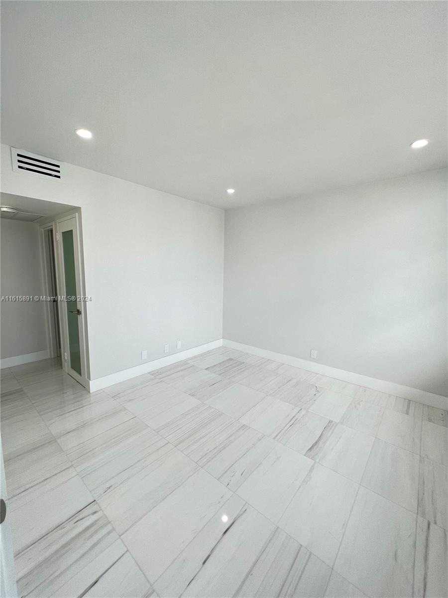 5700 Collins Ave 16b Property Photo 13