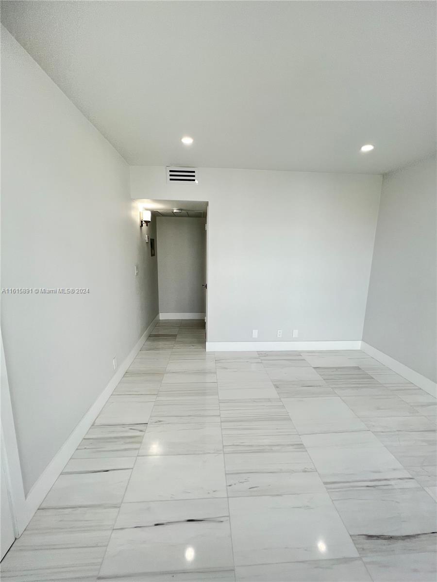 5700 Collins Ave 16b Property Photo 15