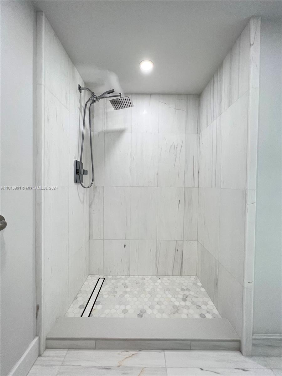 5700 Collins Ave 16b Property Photo 19
