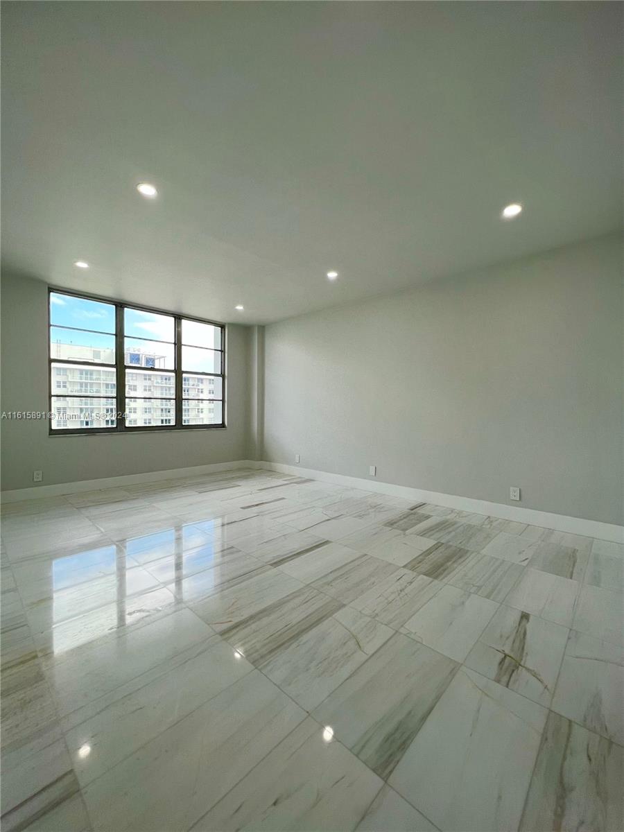 5700 Collins Ave 16b Property Photo 20
