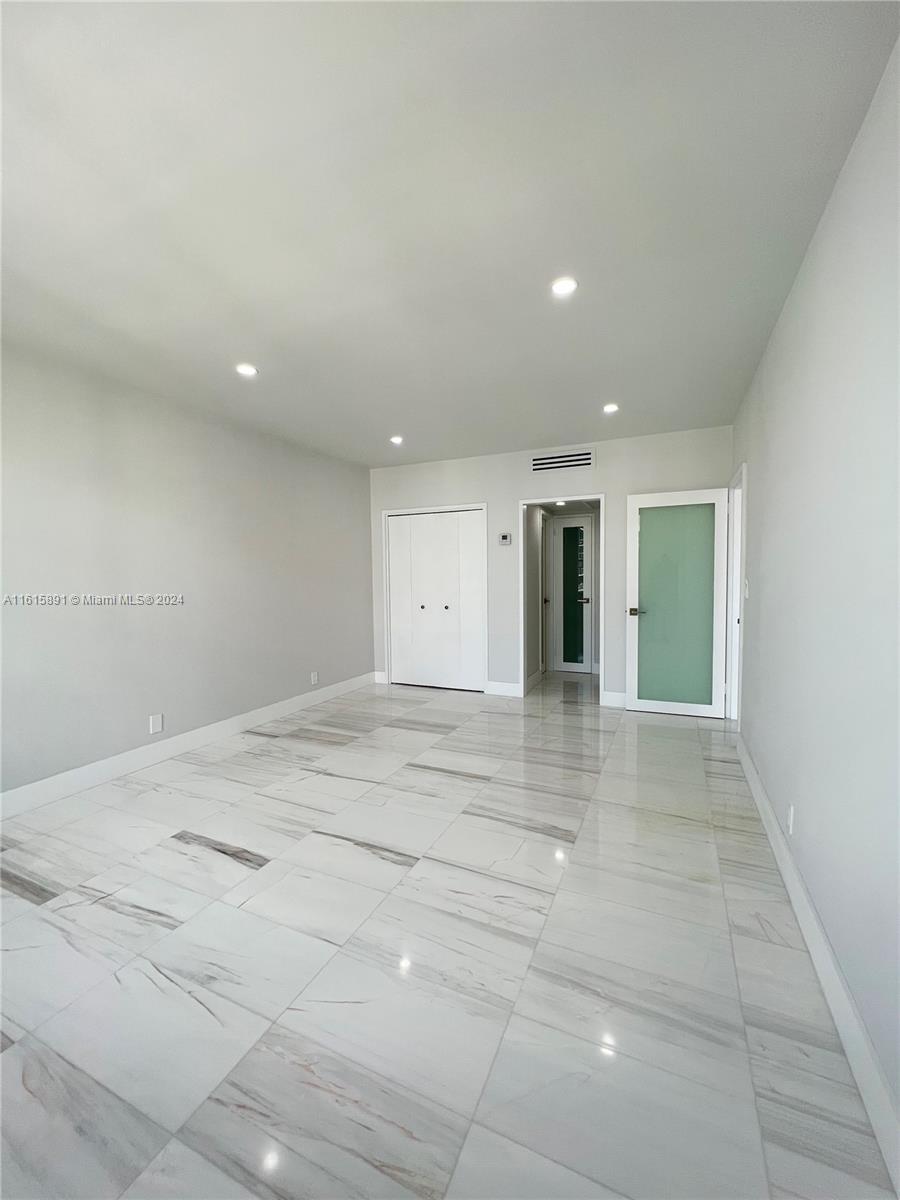 5700 Collins Ave 16b Property Photo 23