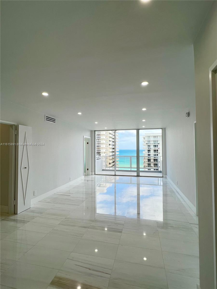 5700 Collins Ave 16b Property Photo 29