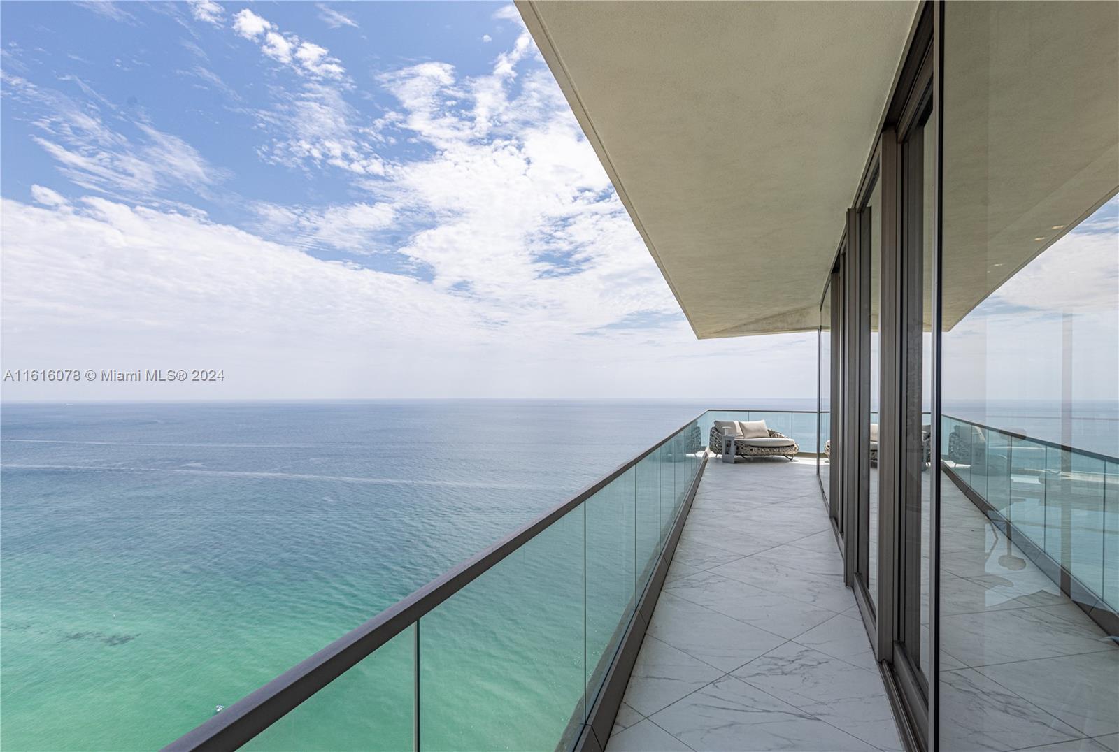 18975 Collins Ave Property Photo 1