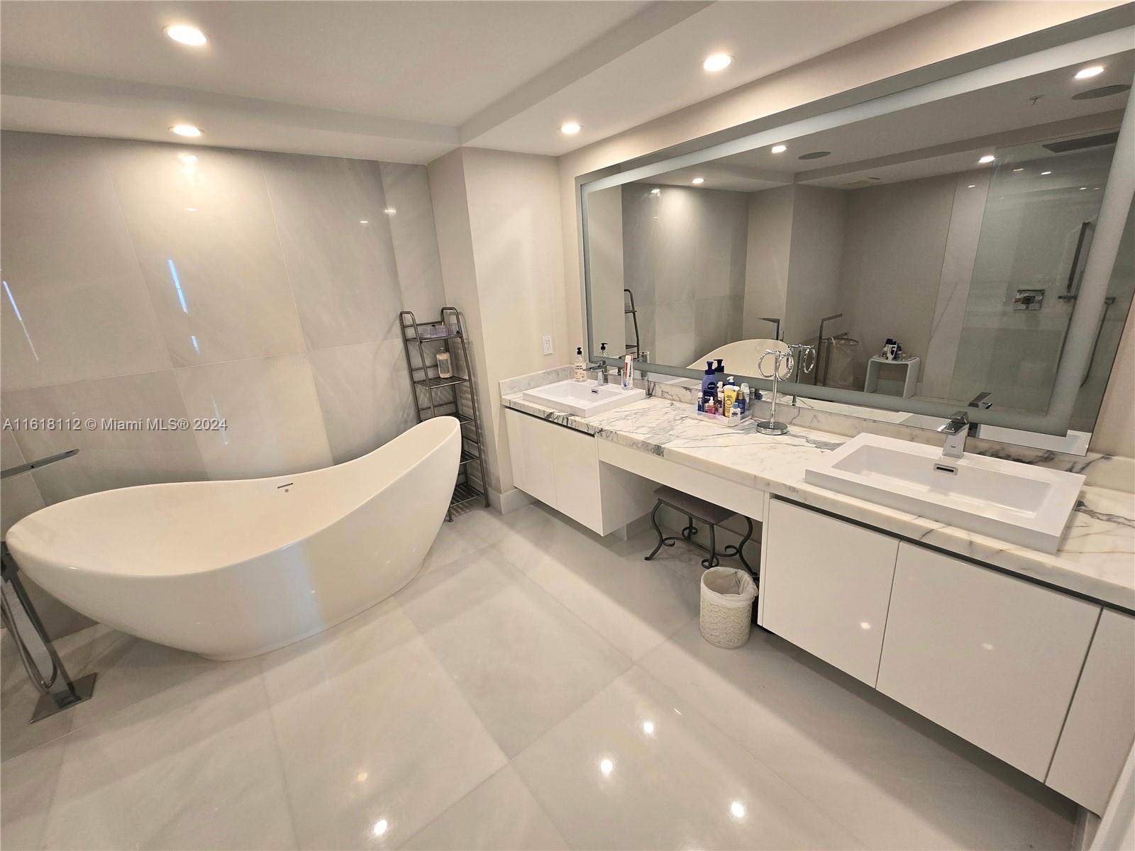 330 Sunny Isles Blvd 5-2404 Property Photo 27
