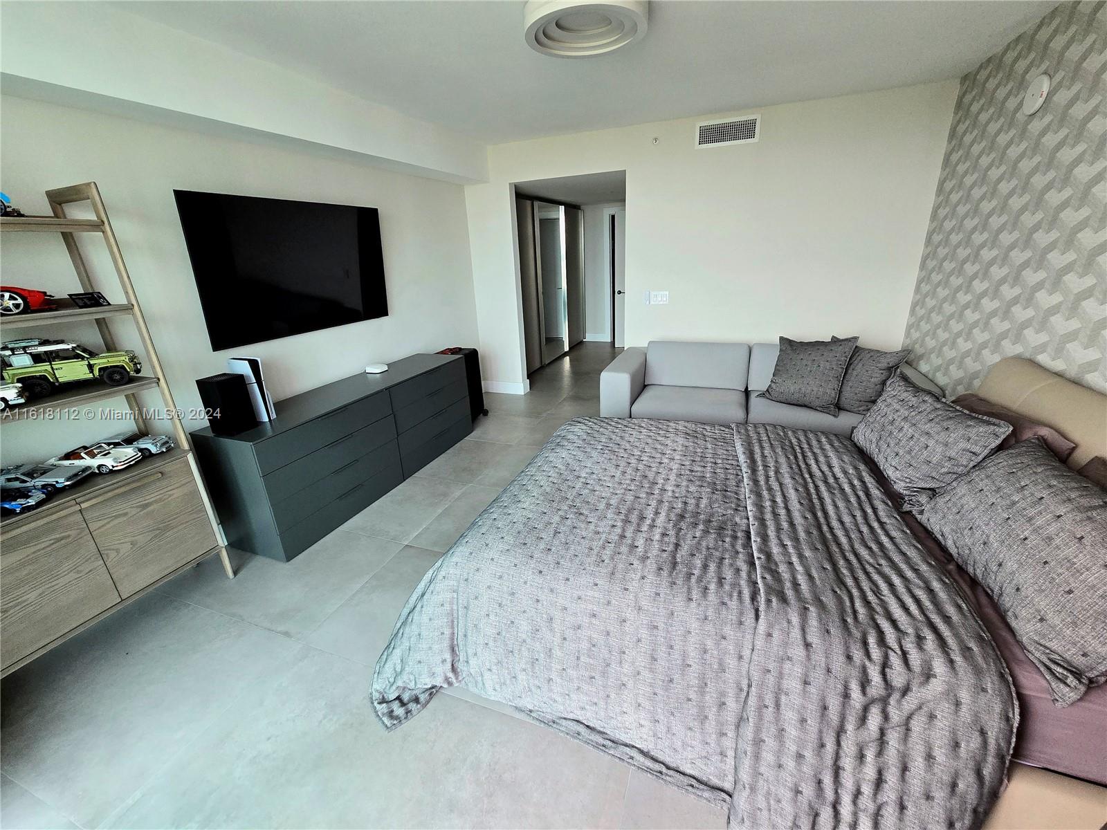 330 Sunny Isles Blvd 5-2404 Property Photo 36