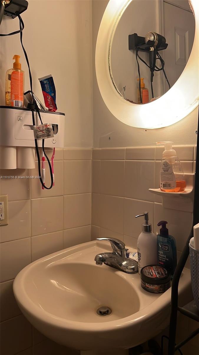 1027 Euclid Ave 5 Property Photo 6
