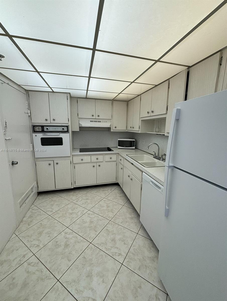 400 Kings Point Dr 309 Property Photo 11