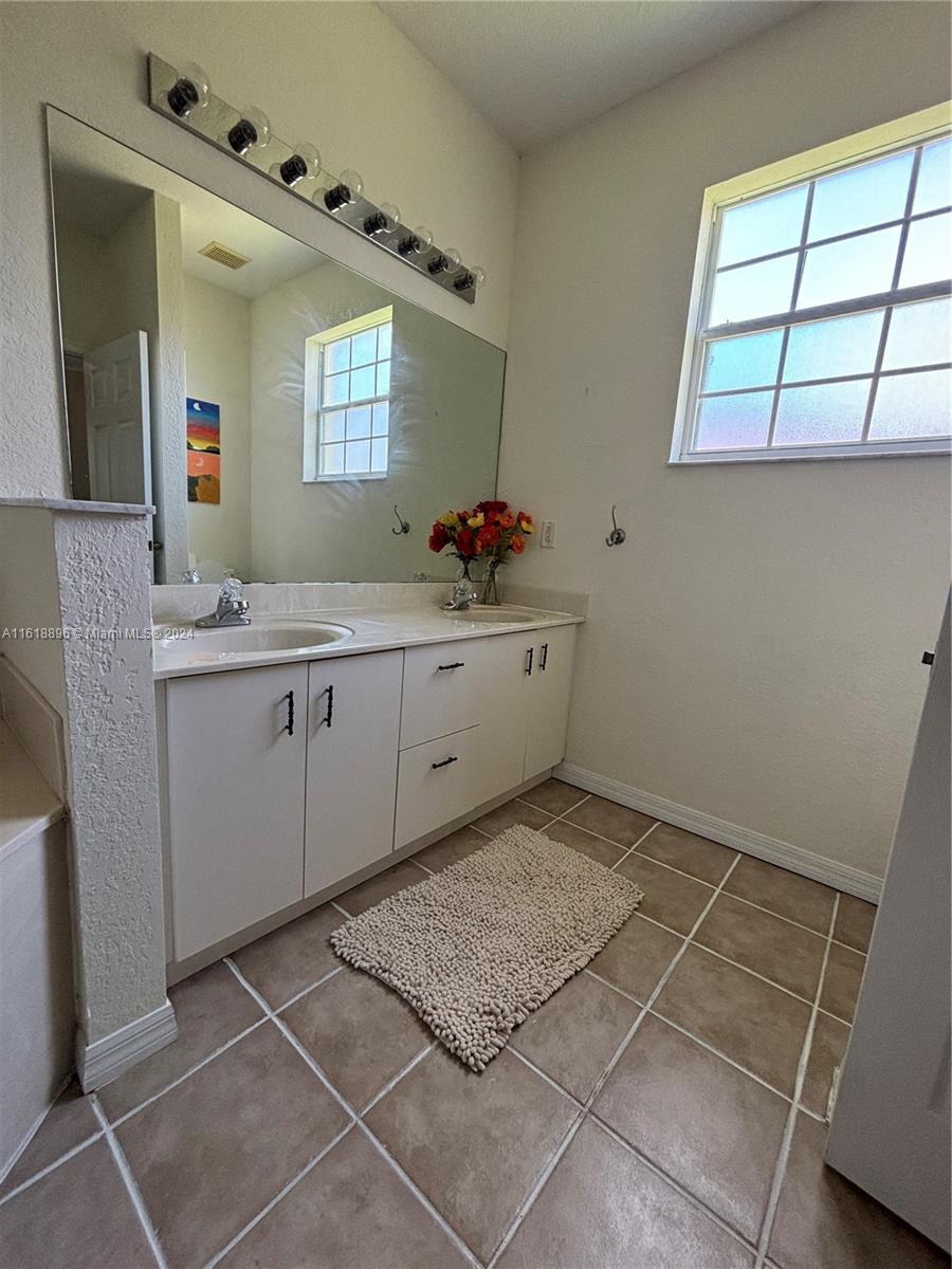 10202 Indian Creek Drive 2 Property Photo 3