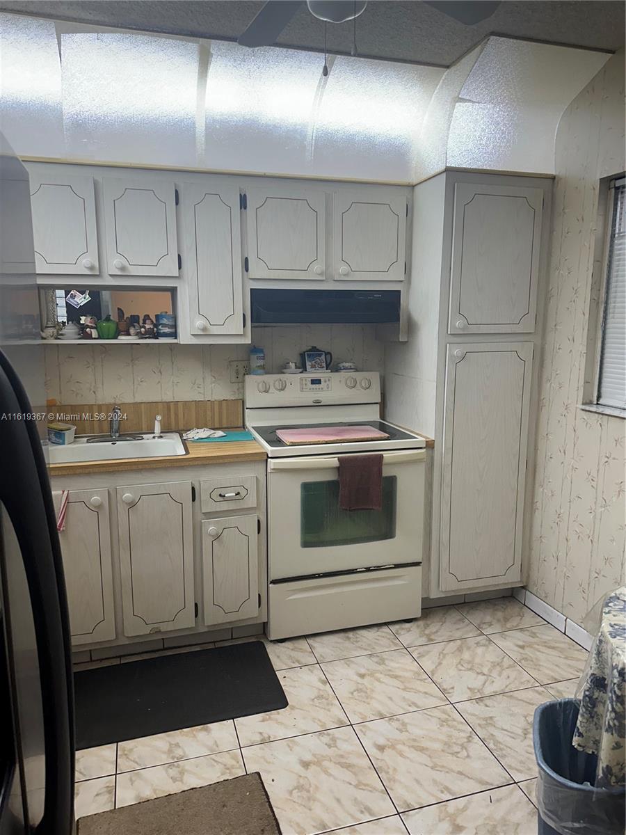 5945 Del Lago Cir 201 Property Photo 8