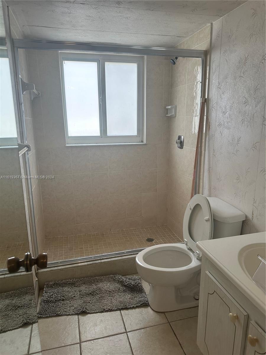 5945 Del Lago Cir 201 Property Photo 11