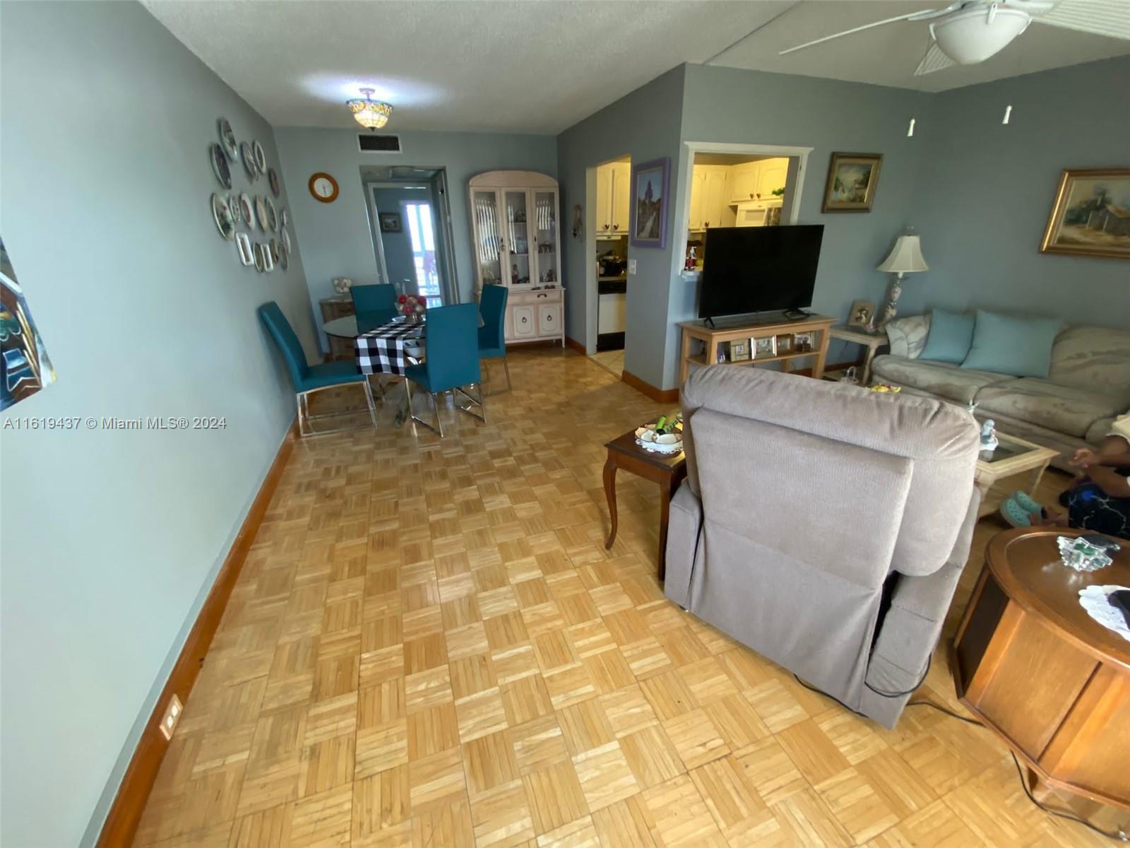 430 Southampton B 430 Property Photo 4