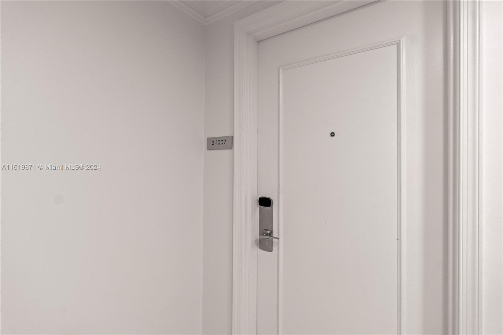 4401 Collins Ave 1007 Property Photo 24