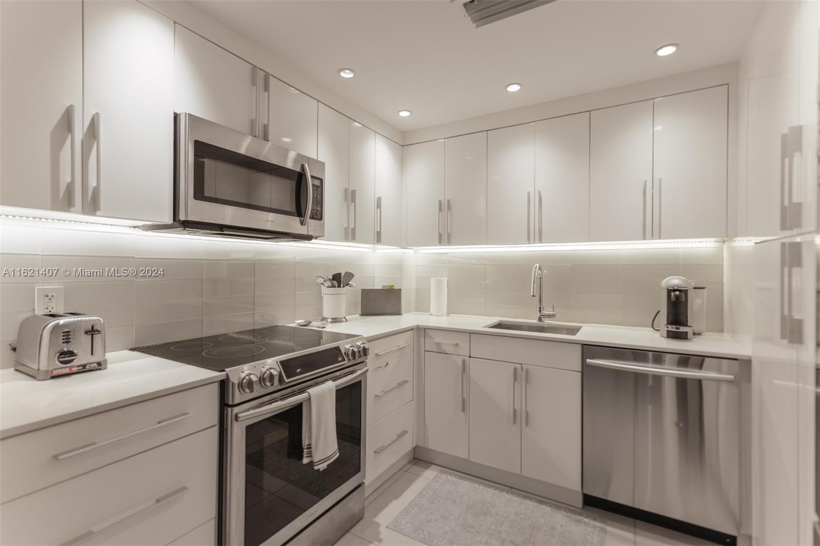 1950 S Ocean Dr 19g Property Photo 10