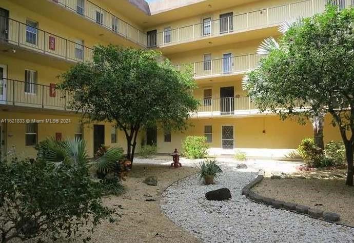 2831 Somerset Dr 206 Property Photo 1