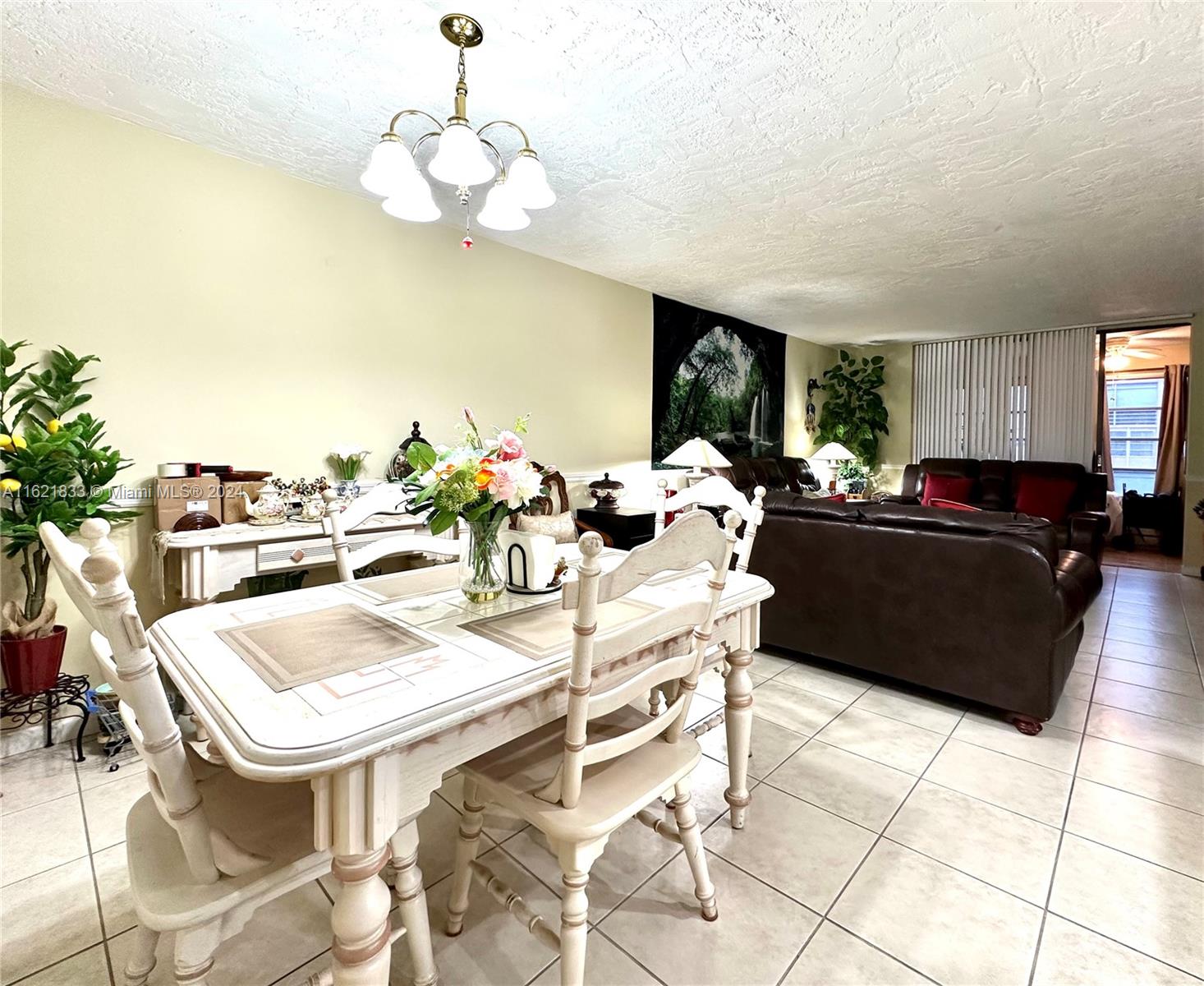 2831 Somerset Dr 206 Property Photo 5