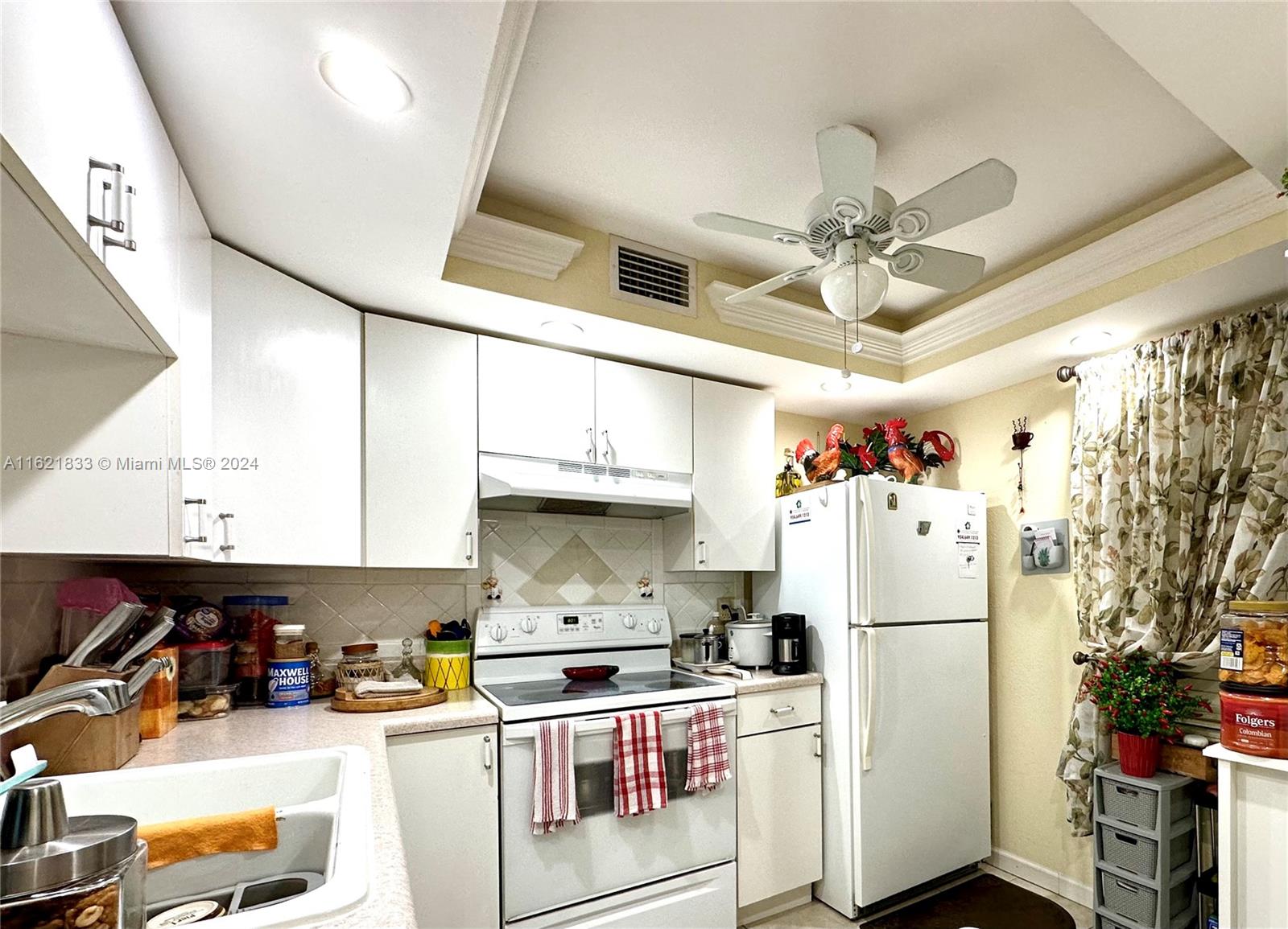 2831 Somerset Dr 206 Property Photo 6