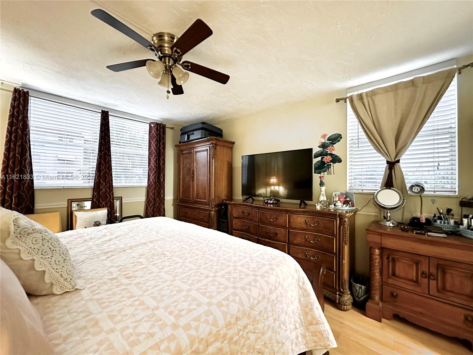 2831 Somerset Dr 206 Property Photo 9