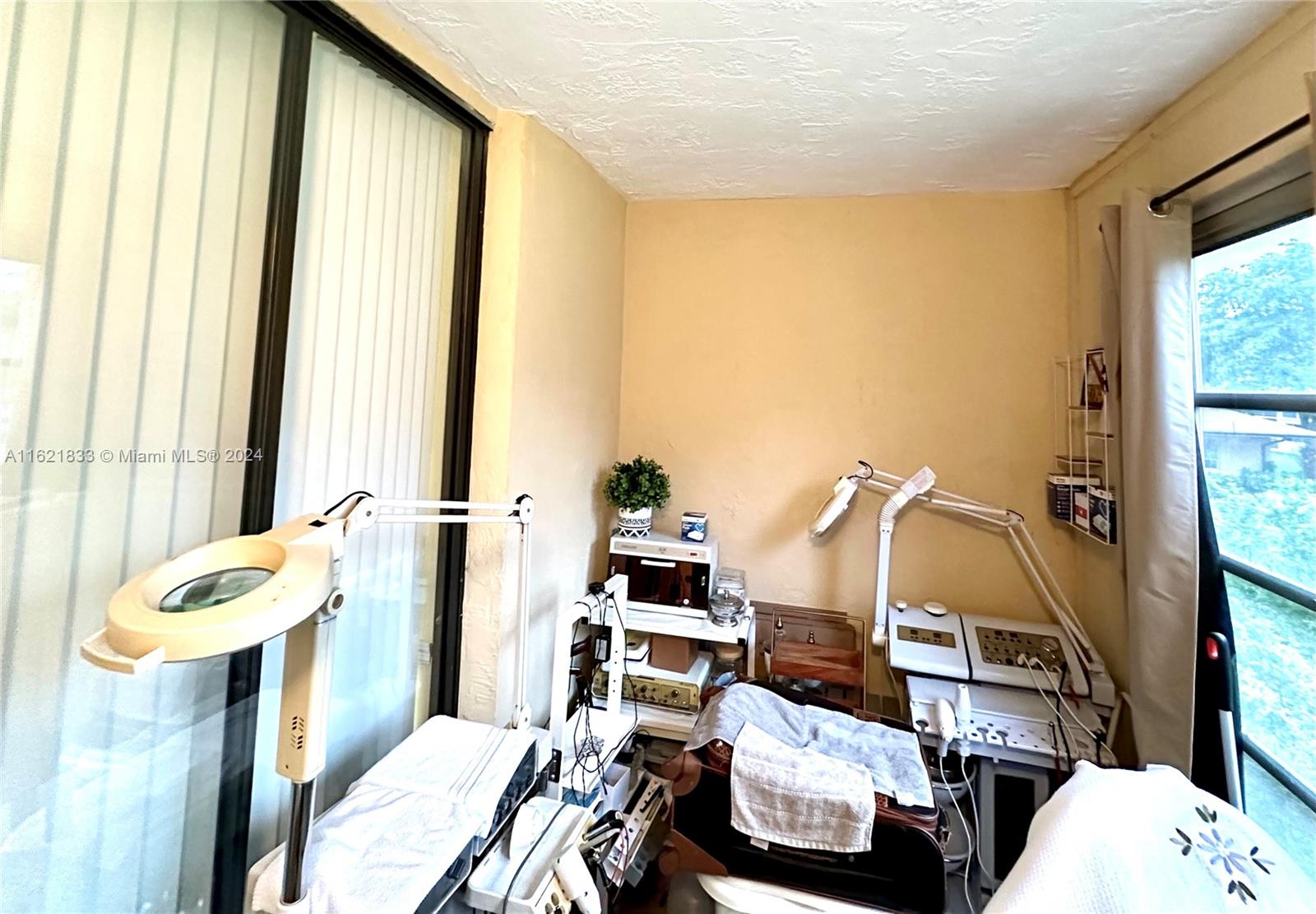 2831 Somerset Dr 206 Property Photo 12