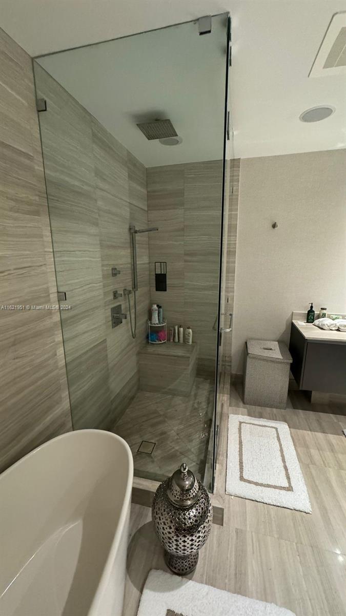 3250 Ne 188th Street 204 Property Photo 14