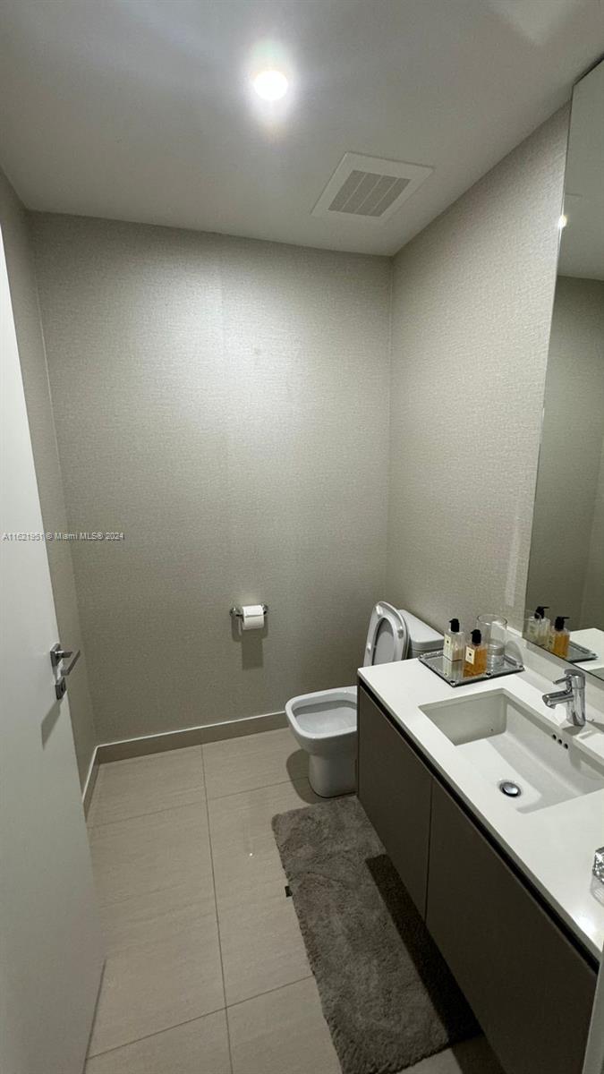 3250 Ne 188th Street 204 Property Photo 16