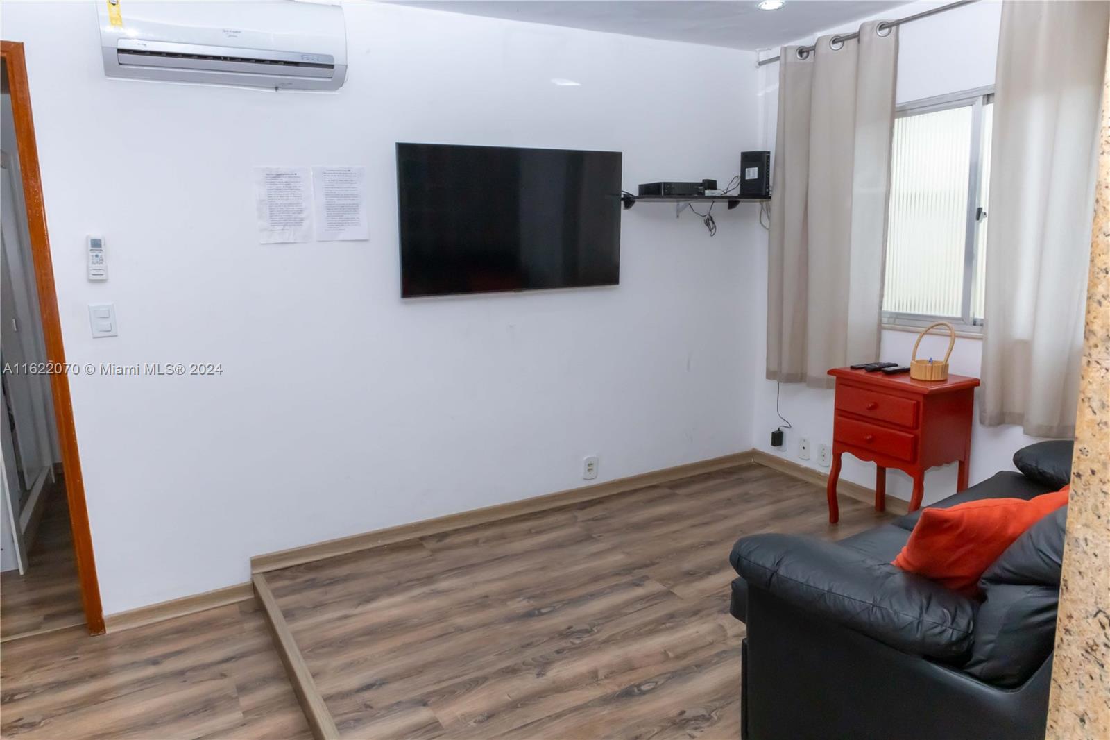 98 Rua Miguez Copacabana, Rio De Janeiro Brazil - Property Photo 2