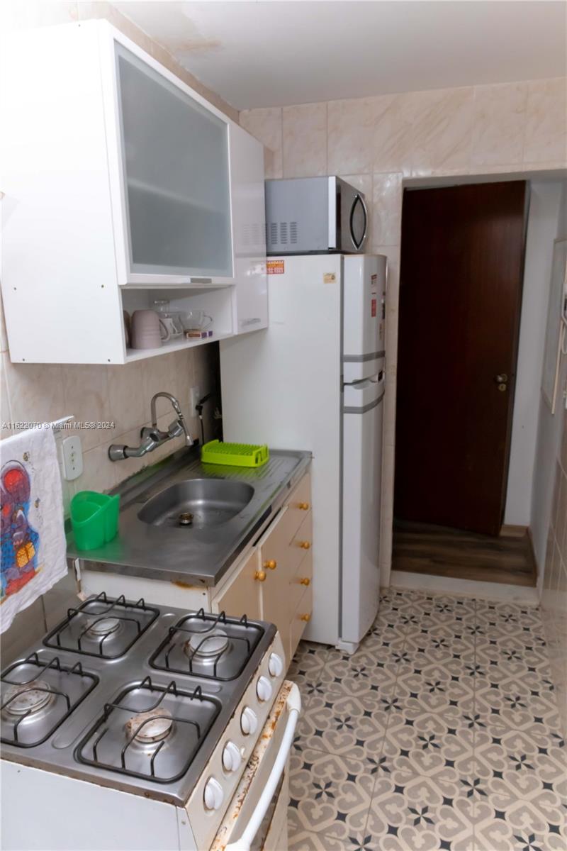 98 Rua Miguez Copacabana, Rio De Janeiro Brazil - Property Photo 6