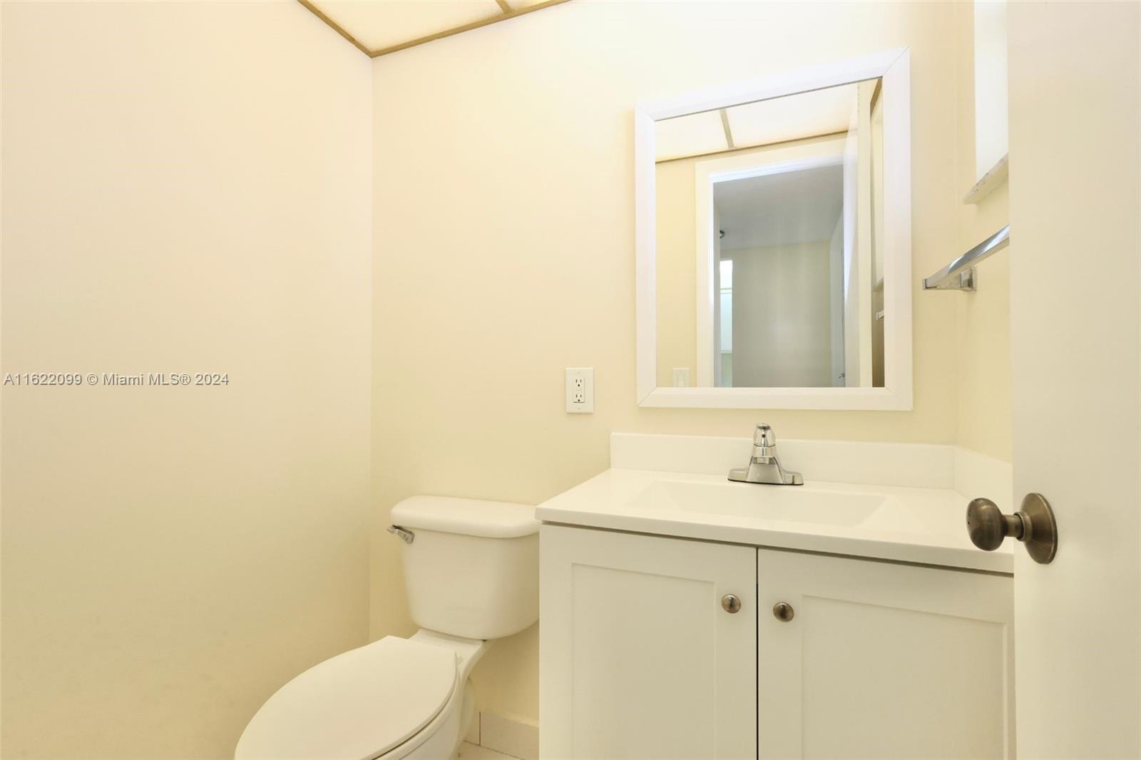 6870 Royal Palm Blvd 210m Property Photo 17