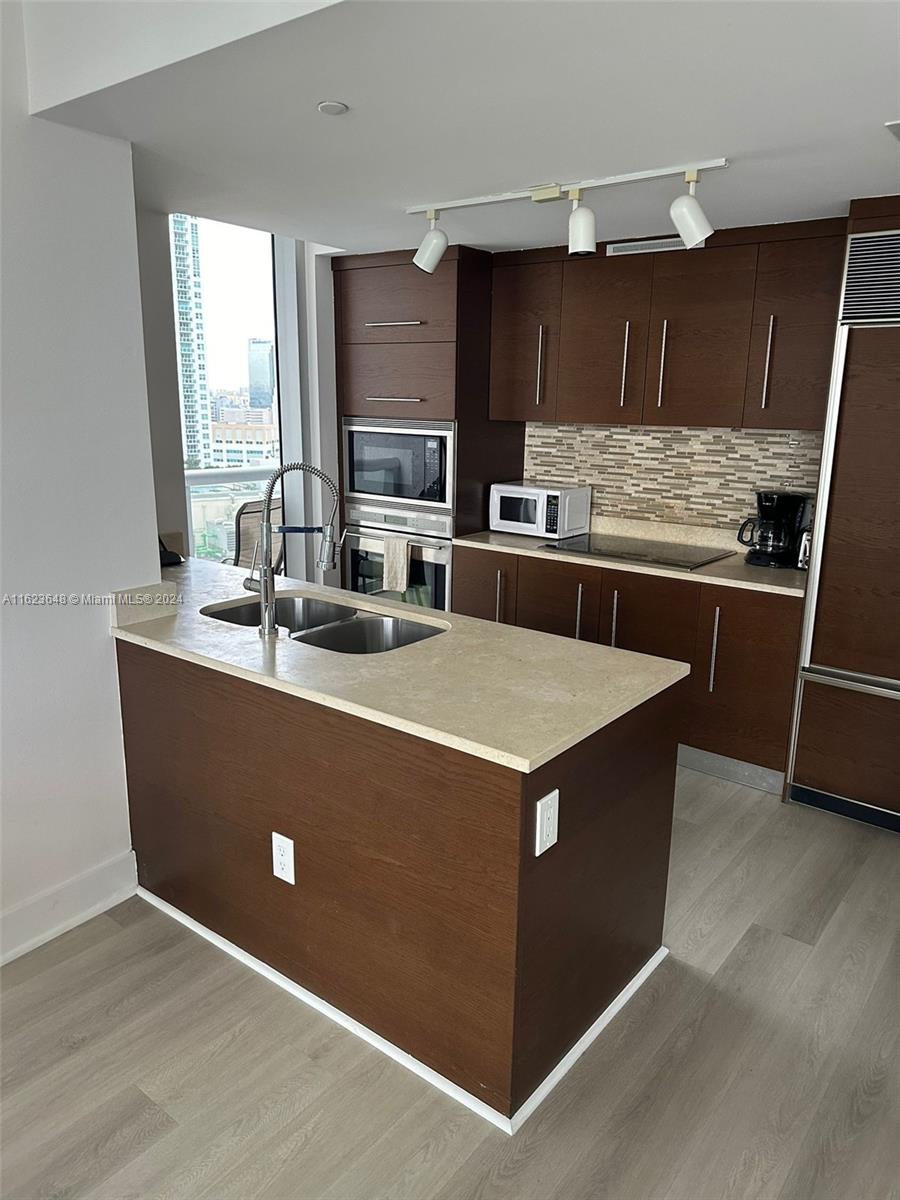 485 Brickell Ave 1908 Property Photo 15