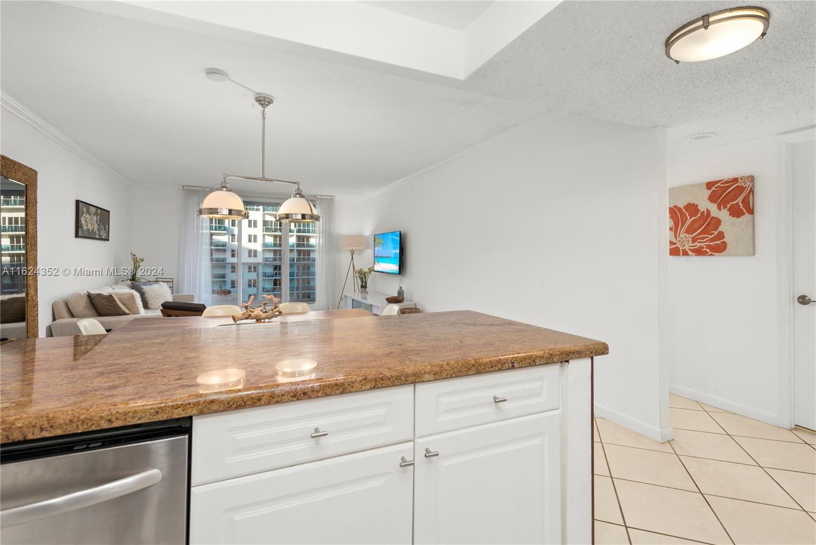 2301 Collins Ave 1418 Property Photo 4