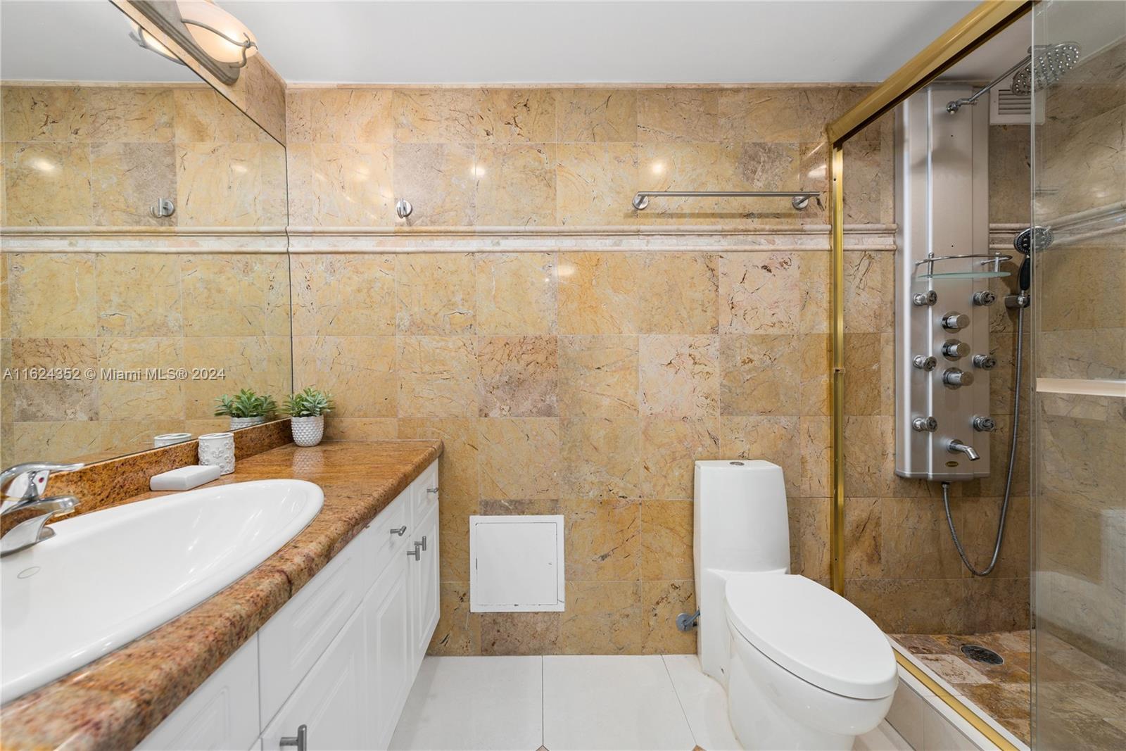 2301 Collins Ave 1418 Property Photo 11