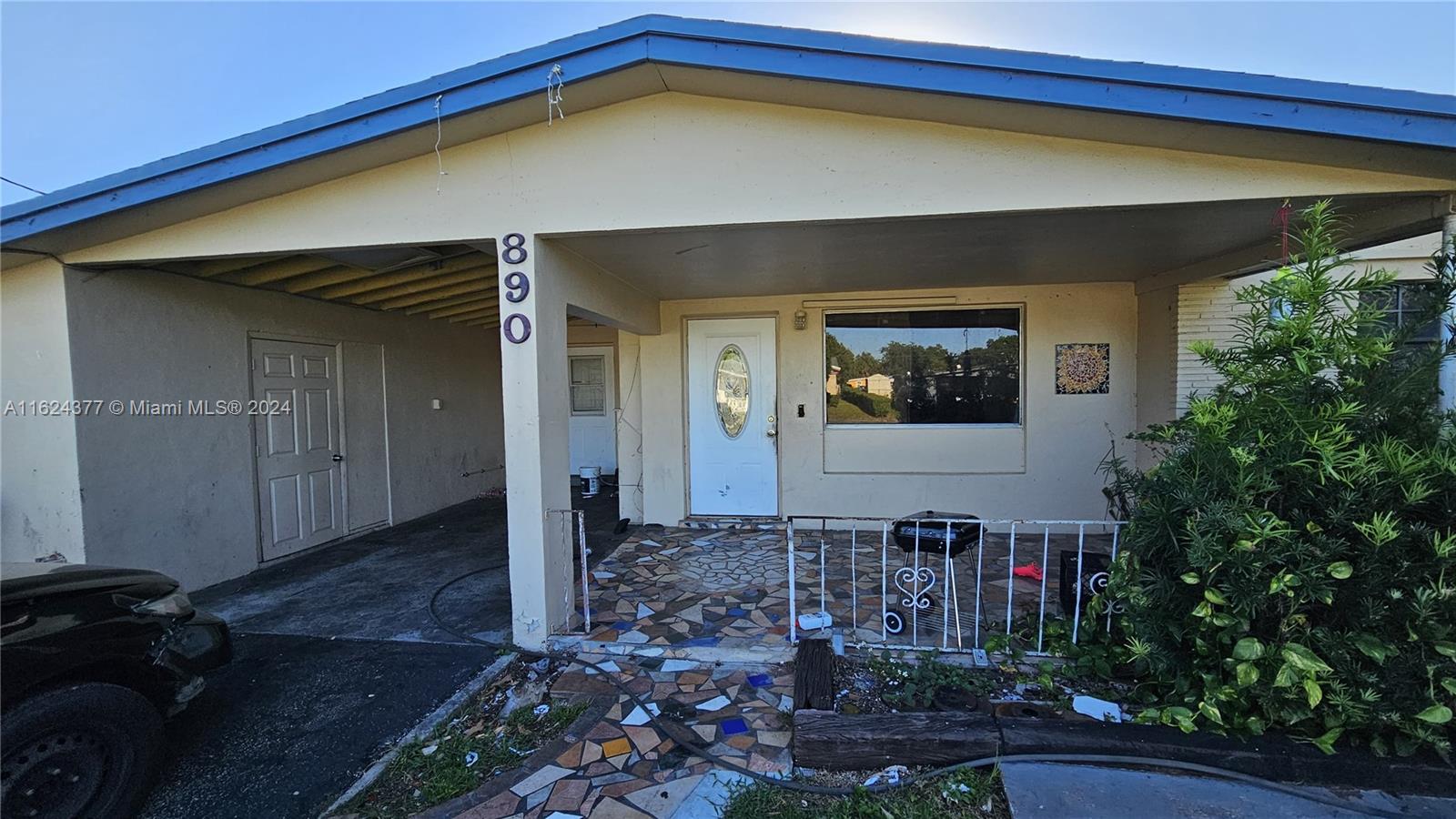 890 Nw 35th Ave Property Photo 1
