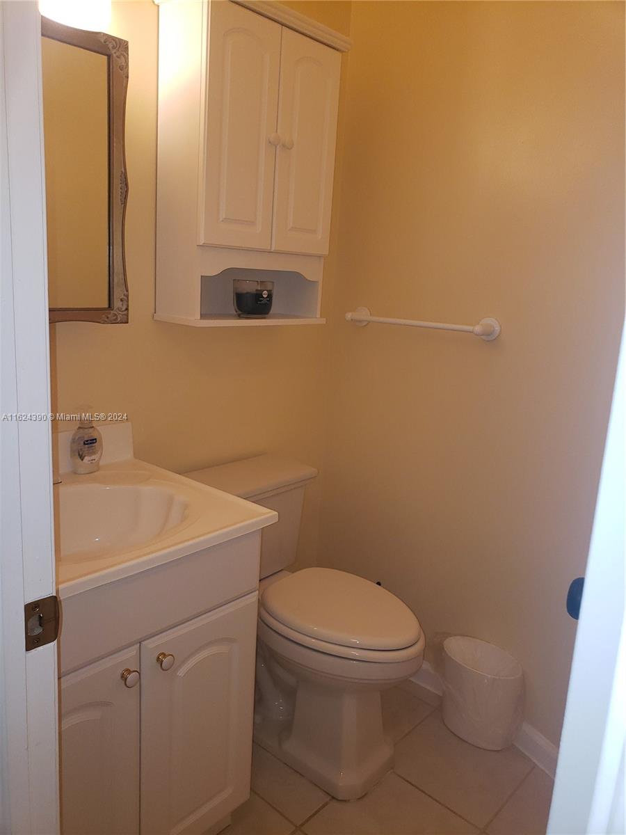 2220 Ne 68th St 1028 Property Photo 5