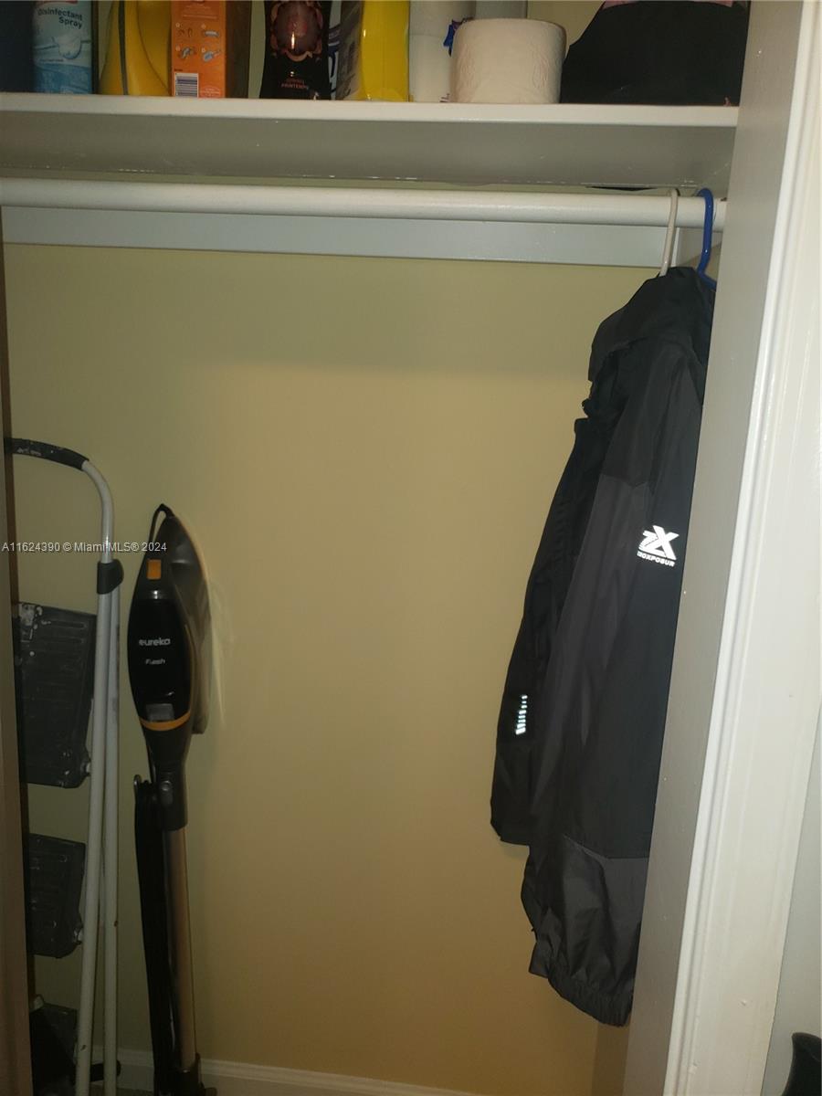 2220 Ne 68th St 1028 Property Photo 12