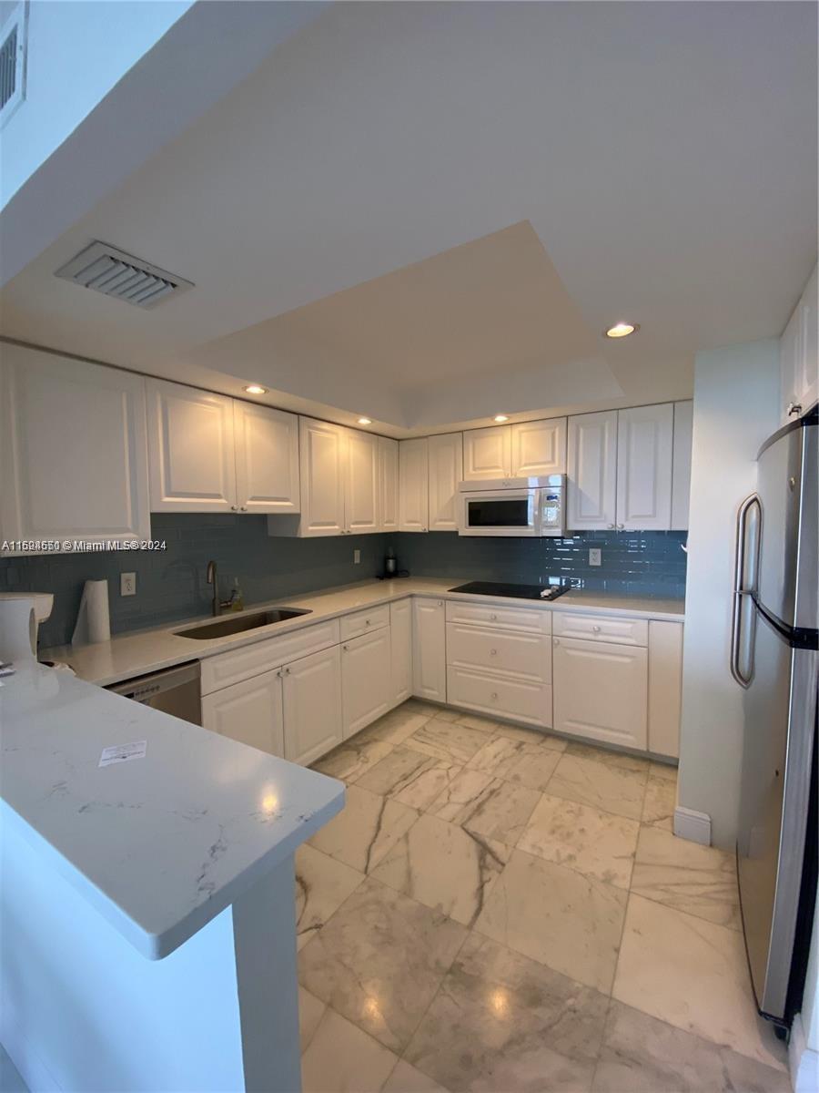 2800 N Ocean Dr B-15c Property Photo 4