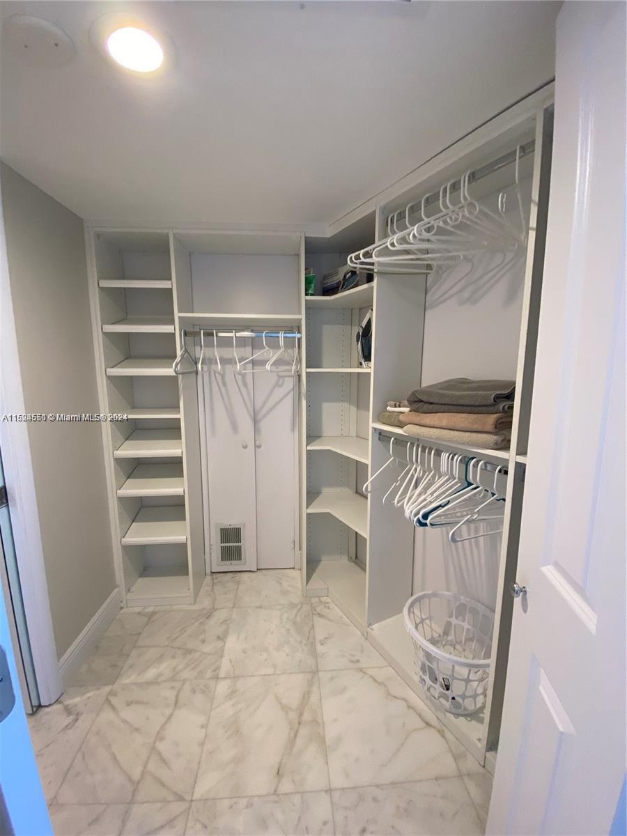 2800 N Ocean Dr B-15c Property Photo 9