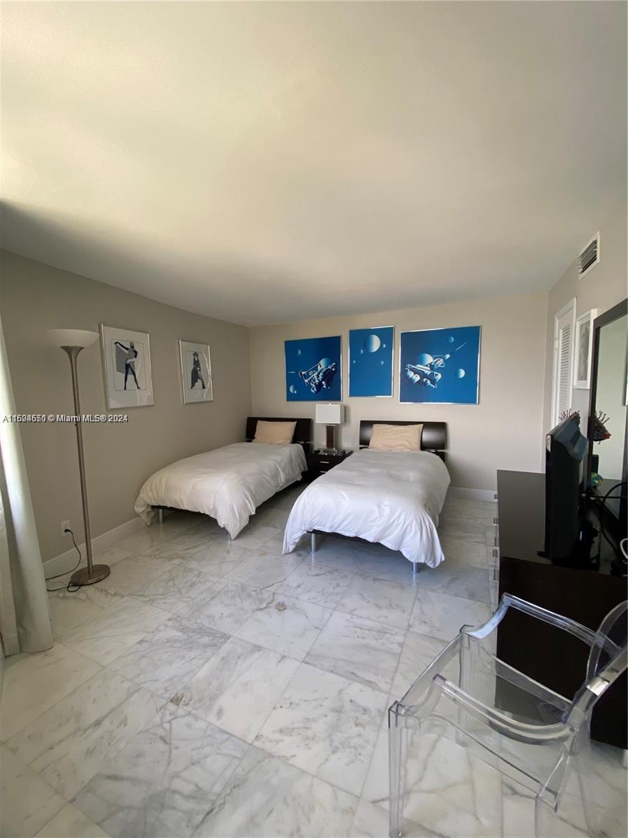 2800 N Ocean Dr B-15c Property Photo 12