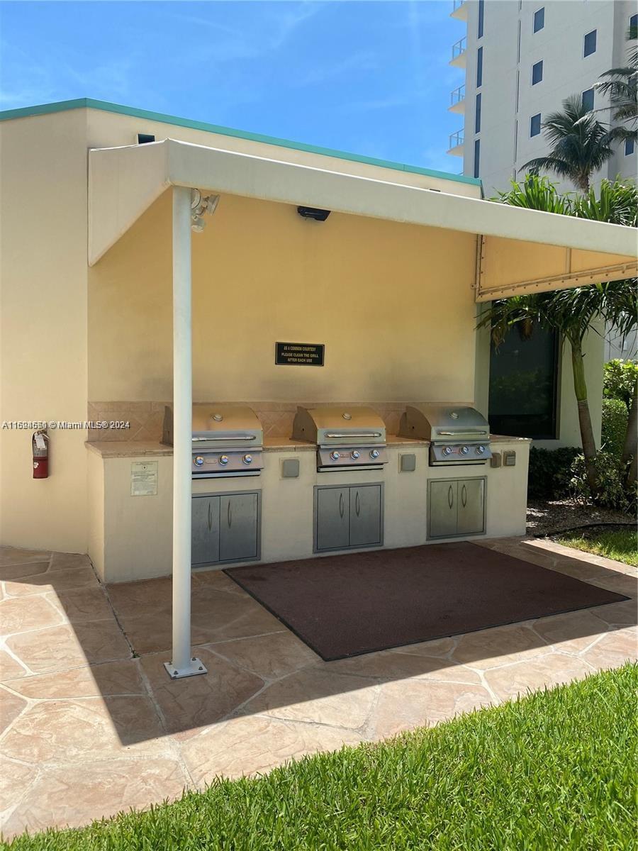 2800 N Ocean Dr B-15c Property Photo 18