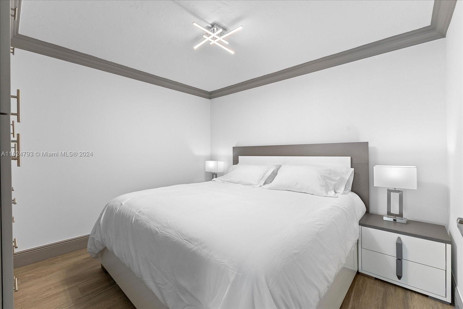 2401 Collins Ave 906 Property Photo 15