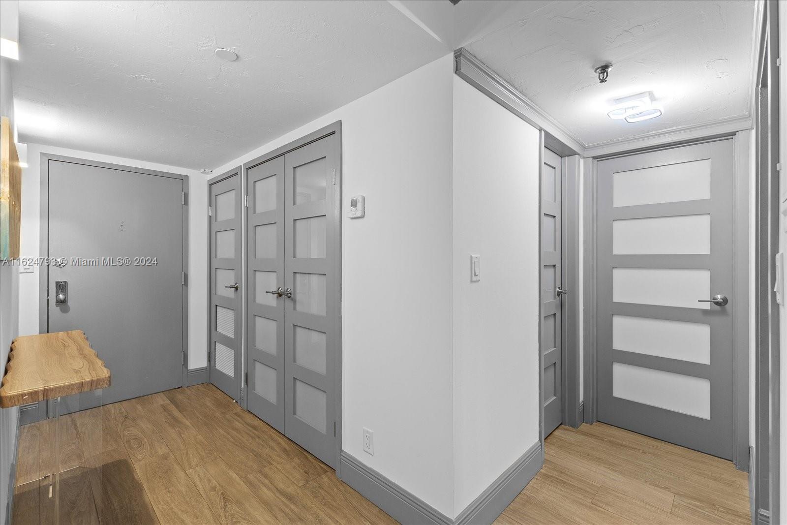 2401 Collins Ave 906 Property Photo 17