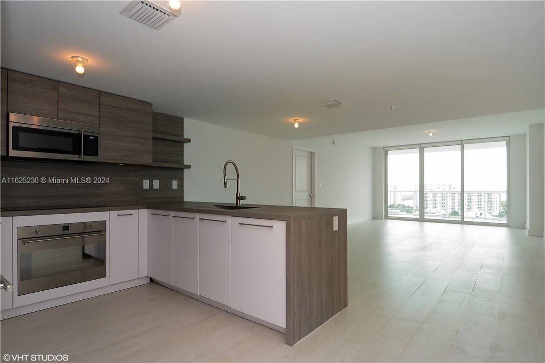 400 Sunny Isles Blvd 1803 Property Photo 11